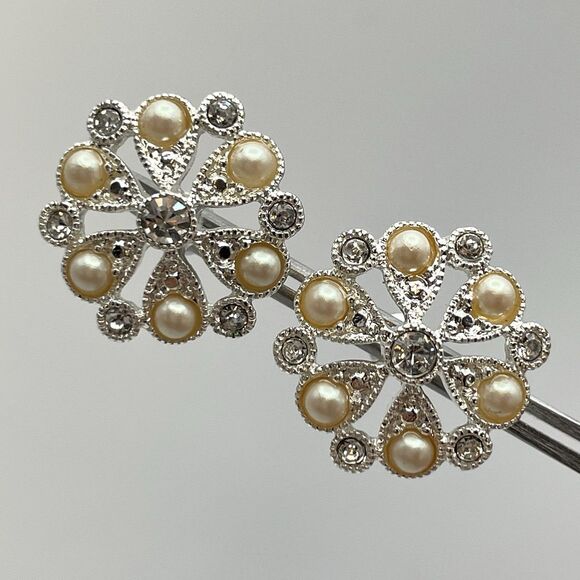 Silver Tone White Glass Rhinestone Faux Peal Snow Flake Stud Earrings Post Back - Picture 1 of 4